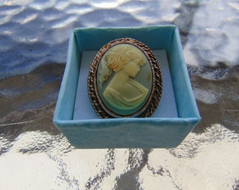 Vintage Cameo Pendant Brooch Signed PERI