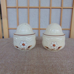 Large Vintage Daisy Salt and Pepper Shakers