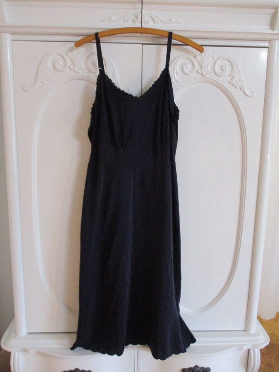 Laros Navy Slip with Scalloped Edges - Size 40