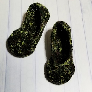 Crochet slippers - camo camouflage house shoes READY TO SHIP size 7-8 womens slipper sock