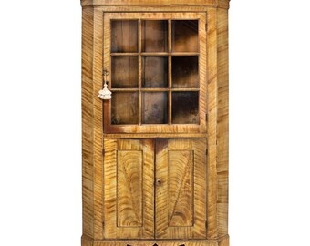 American Grain-Painted Corner Cabinet Cupboard, New England circa 1805