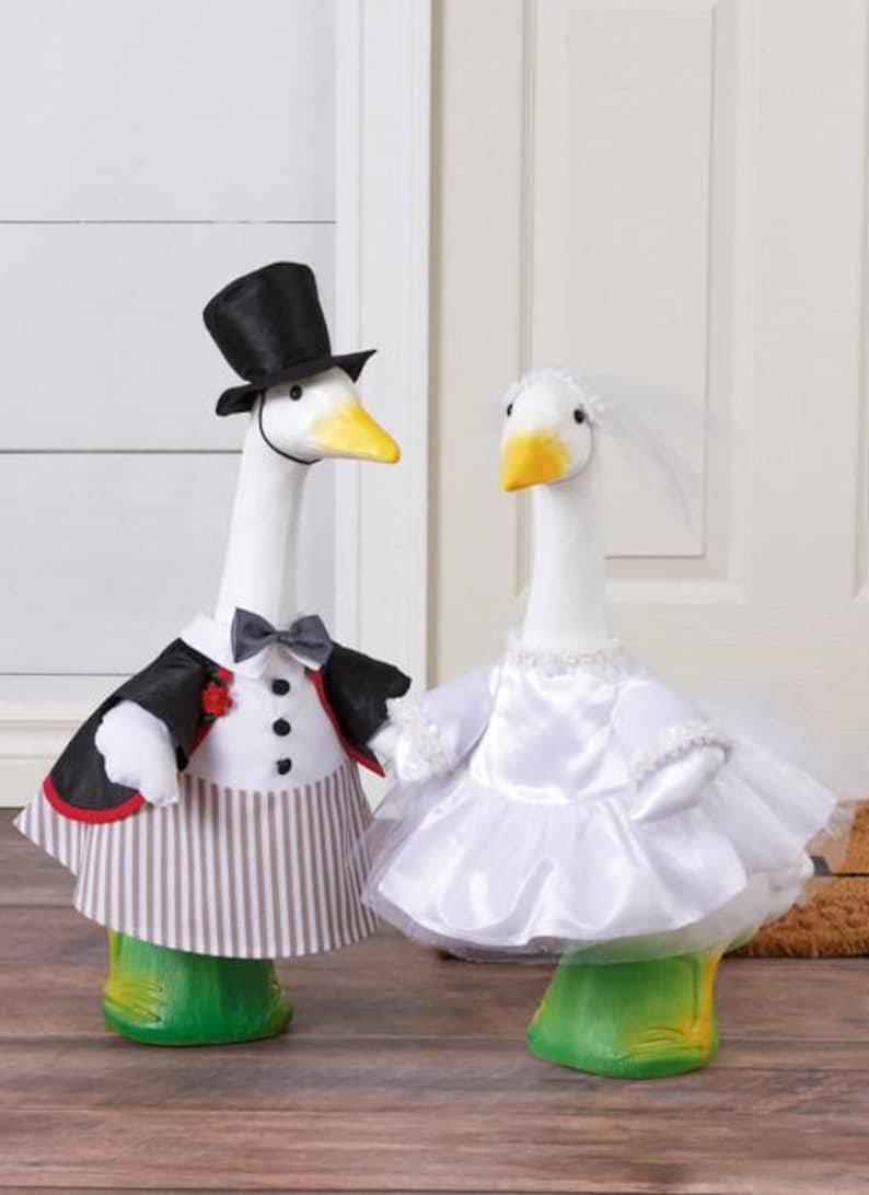 Spring Holidays and Special Occasions Porch Goose Clothes, Sewing Pattern Simplicity S3223 image 2