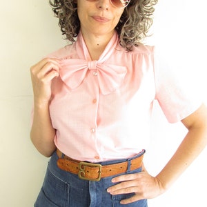 Vintage Bow Tie Blouse 1970s 1980s Graff Californiawear Pink Textured Bow Tie Button Up Blouse M