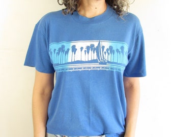 Vintage Sailing T shirt 1980s Sun Sun Sun Blue Sailboat Beach Single Stitch Crew Neck Distressed T shirt M