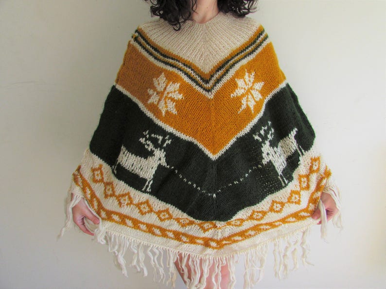 Vintage 70s Green and Mustard Yellow Snowflake Reindeer Knit Fringe Boho Hippie Poncho