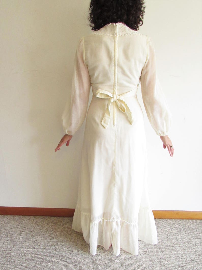 Vintage 70s This is Yours San Francisco Cream and White Flower Lace Maxi Boho Wedding Dress Gown