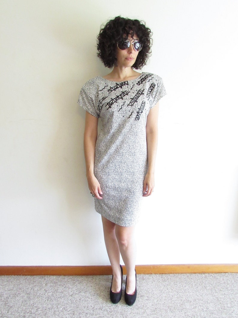 Vintage 1980s Abstract Dress Black and White Body Con Jersey Knit Shoulder Pads Sheath Dress M
