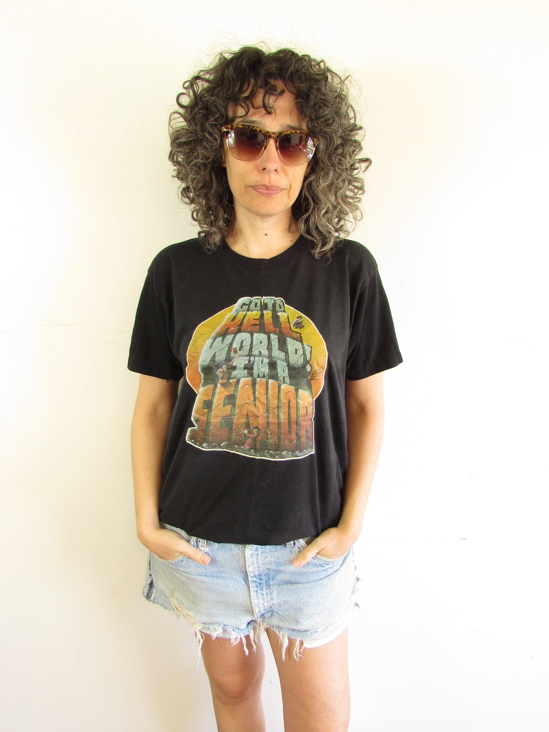 【Raucohouse】Hell hand printing over t-shirt Vintage Senior T Shirt 1976 Roach Go to Hell World! I'm a