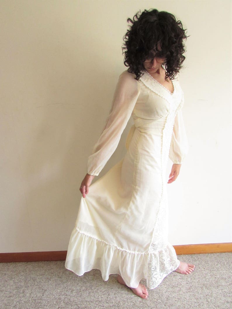 Vintage 70s This is Yours San Francisco Cream and White Flower Lace Maxi Boho Wedding Dress Gown