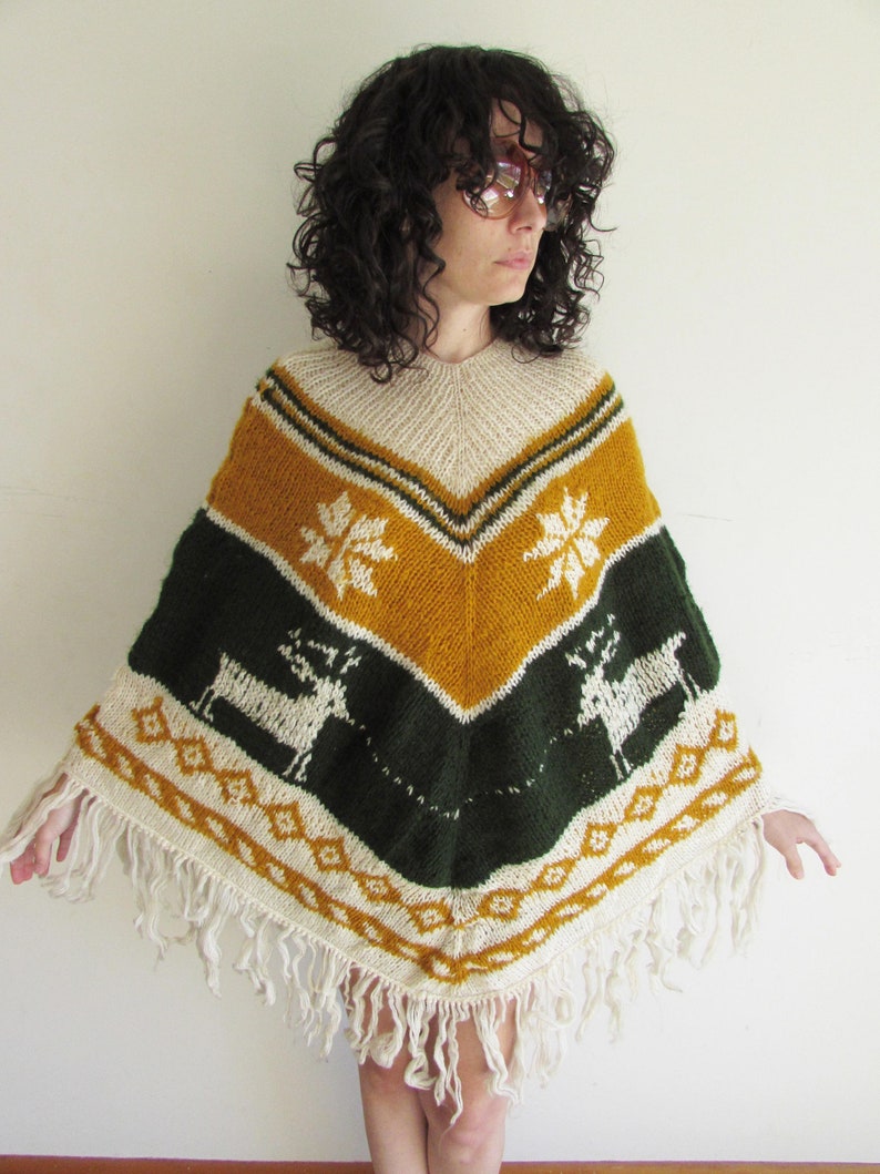 Vintage 70s Green and Mustard Yellow Snowflake Reindeer Knit Fringe Boho Hippie Poncho