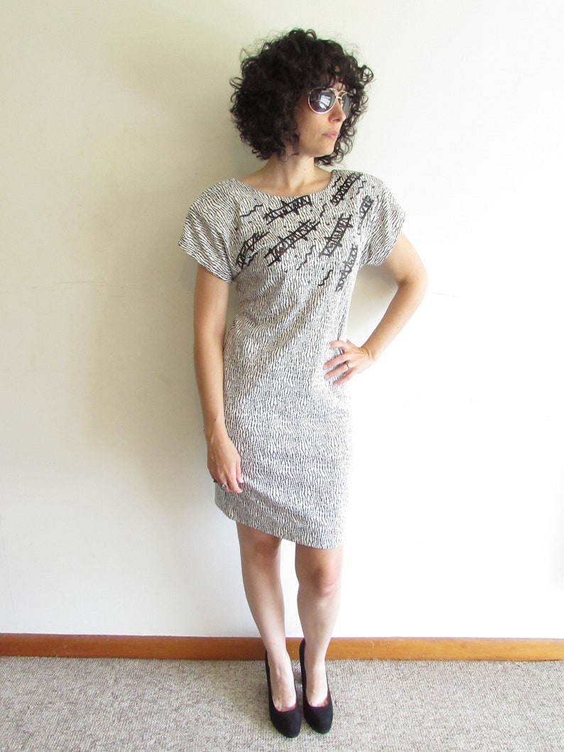 Vintage 1980s Abstract Dress Black and White Body Con Jersey Knit Shoulder Pads Sheath Dress M