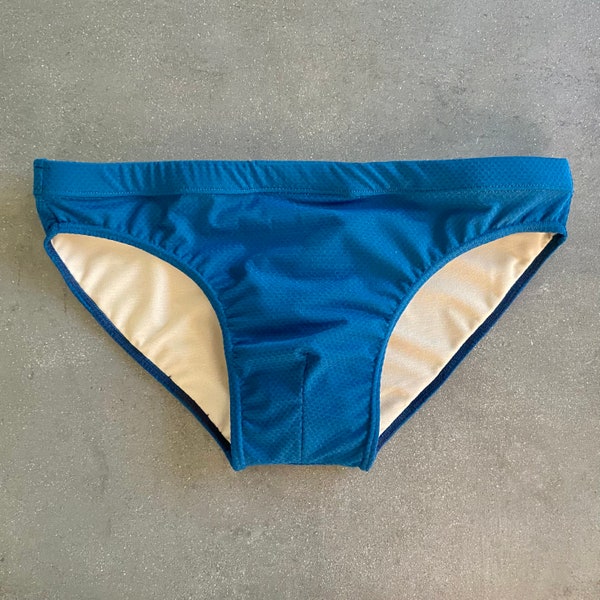 TEXTURED SWIM BRIEF W/ FRONT BUCKLE