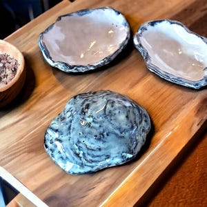 Oyster Shell Dish, Serving Sea Shells, Airbnb Decor, Appetizer Dish, Eastern Shore Gift, Seafood Restaurant Style, Nautical Wedding