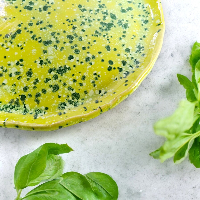 Ceramic Handmade Green Dinner Plate, Lime Green Kitchen Decor, Modern Kitchen Dish, Contemporary Home Gift Bild 3