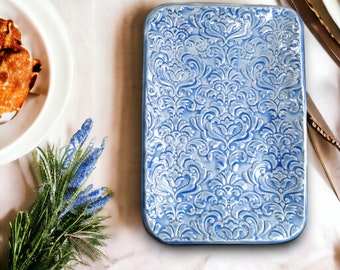 Light Blue Pottery Plate with Elegant Damask Texture - Artisanal Dining Decor