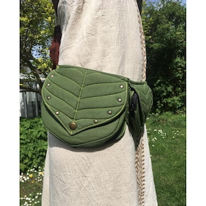 Leafy Green Festival Pocket Belt · Pixie Style · SMALL FLAW
