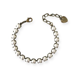 Antique brass bracelet with faux pearls (tennis style).