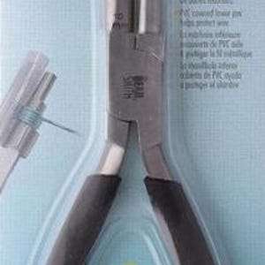 May include: Wire looping pliers with black handles and silver metal jaws. The packaging includes text in English, French, and Spanish. The pliers have three different sized looping ends. The package also indicates the sizes are 5mm, 7mm, and 10mm.