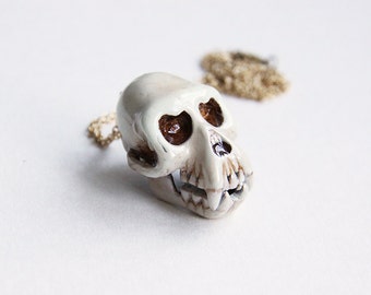 Collar/Colgante de calavera de mono (versión pintada)