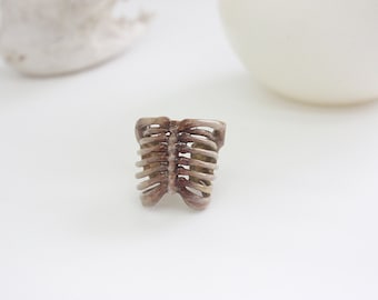 Anillo de caja torácica, versión pintada a mano / Joyería