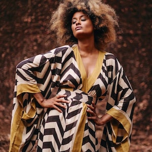 VESTIDO KIMONO Dorado • Kimono bohemio cruzado (talla única) • Vestido kimono con estampado de bloques hecho a mano • Ropa sostenible • Tintes naturales • Alekai