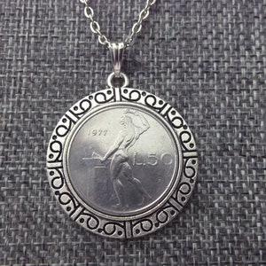 Italiana L50 Coin Necklace in Pendant Tray  -1977 Italy Coin Pendant