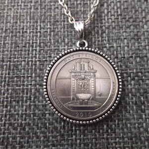 Hot Springs Arkansas United States Quarter Coin Necklace - Hot Springs Arkansas Pendant in Pendant Tray