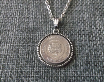 Singapore  Coin 1986 Necklace - Singapore Pendant - Singapore Coin Necklace in Pendant Tray
