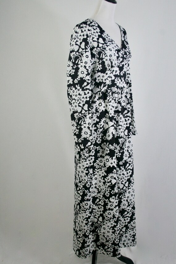 Vintage 1970s Dress Black White Floral Maxi Dress - image 6