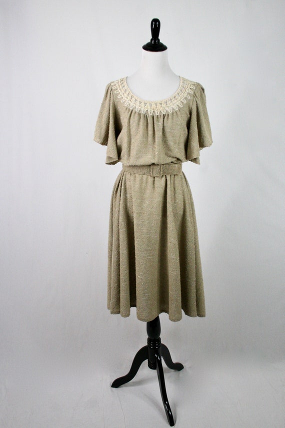 1970s Dress Flutter Sleeves Macrame Trim Dress - image 3