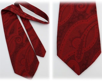 Vintage 1970s Necktie Extra Wide Red Paisley Tie