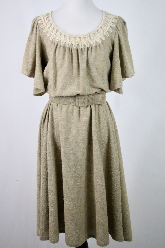 1970s Dress Flutter Sleeves Macrame Trim Dress - image 4