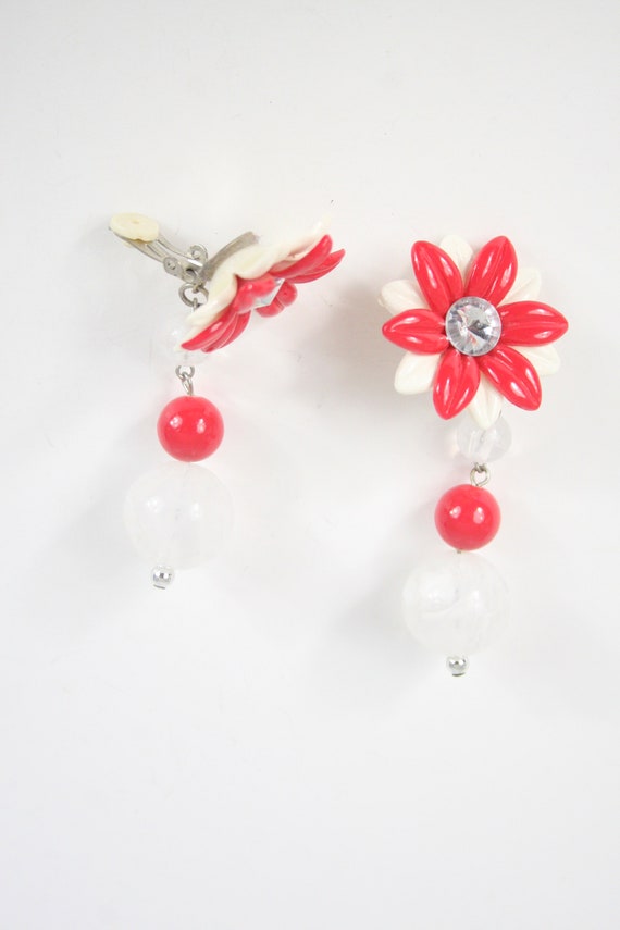 Vintage 1960s Earrings Plastic Flower Bead Clip O… - image 7
