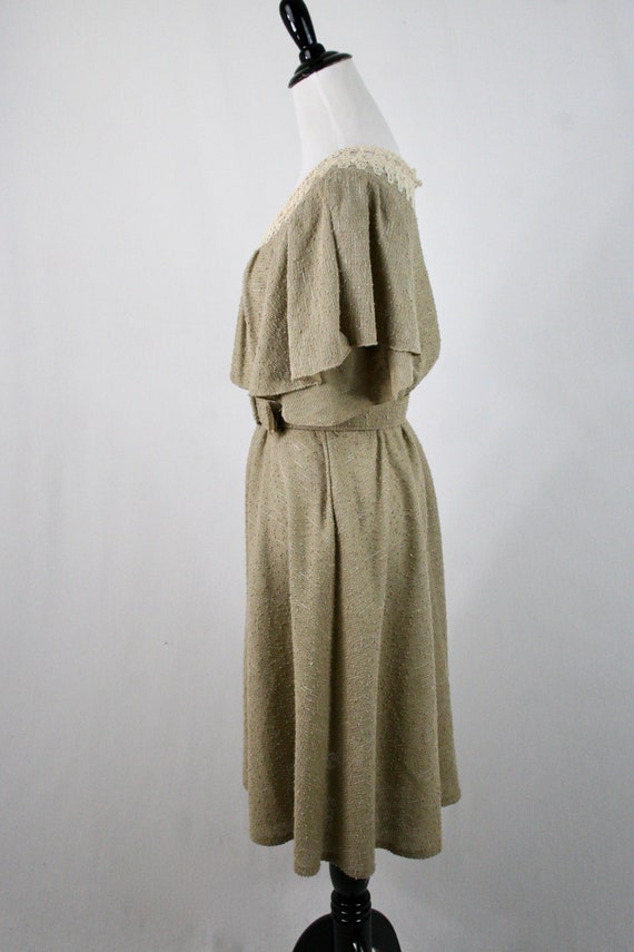 1970s Dress Flutter Sleeves Macrame Trim Dress - image 9