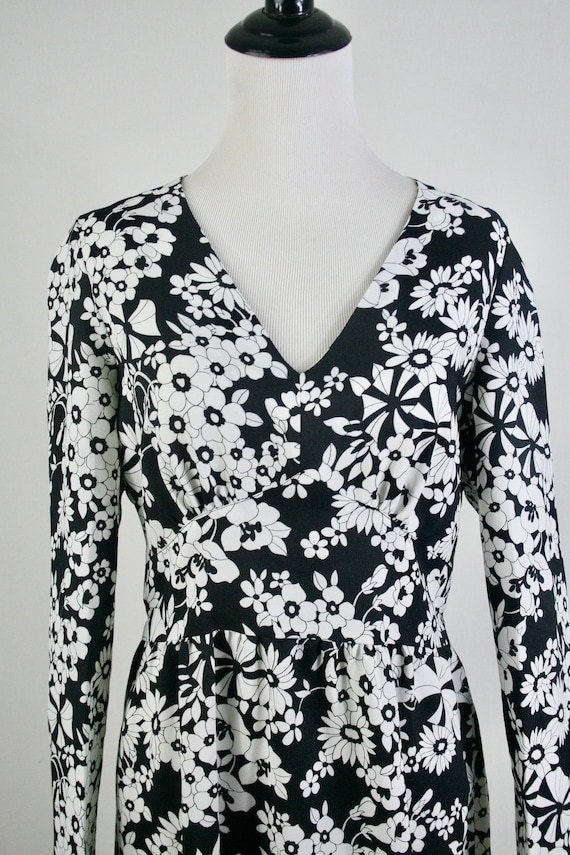 Vintage 1970s Dress Black White Floral Maxi Dress - image 4