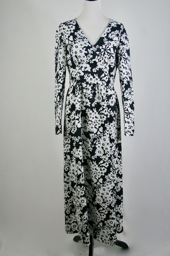 Vintage 1970s Dress Black White Floral Maxi Dress - image 3