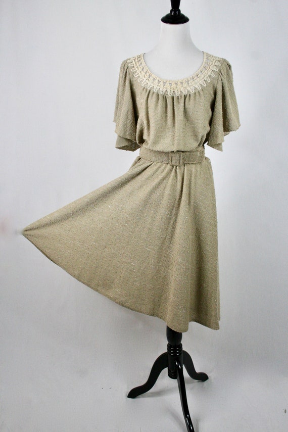 1970s Dress Flutter Sleeves Macrame Trim Dress - image 2