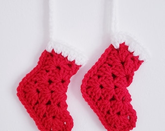 Padrão de crochê para mini meia de Natal, meia com ponto vovó, enfeite de Natal fácil de fazer, termos de crochê dos EUA, download digital em PDF