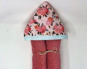 Acuarela floral rosa claro y aguamarina toalla de baño con capucha personalizada para niños Wren Riley Designs-Envío gratis