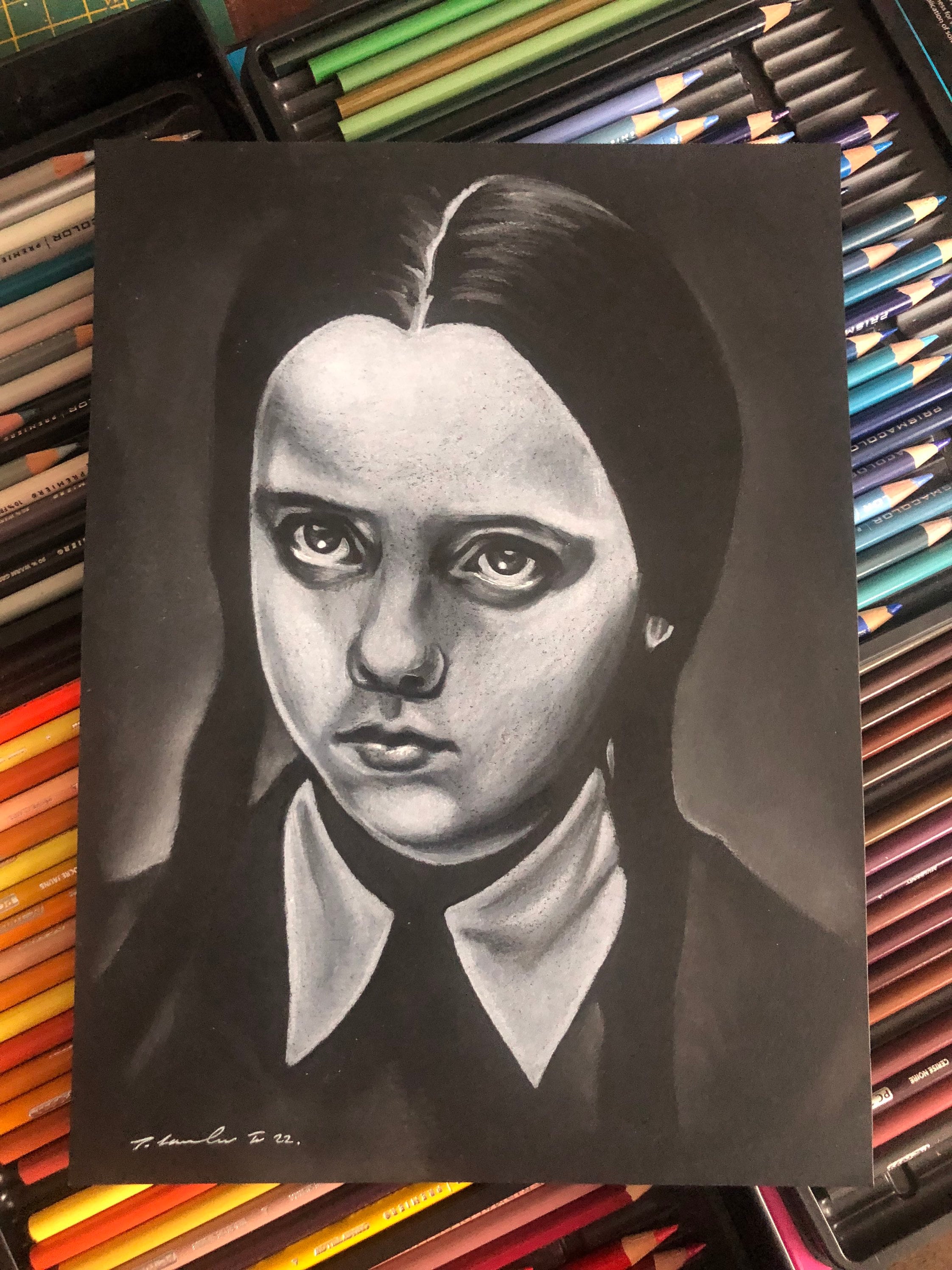 ウェンズデー・アダムスのオリジナル鉛筆/パステル画。ファン