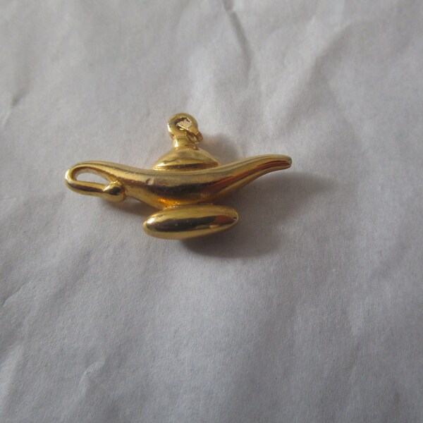 Vtg Nice Gold Tone Aladdin's Lamp Necklace Pendant