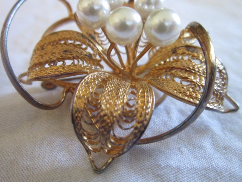 Vintage Amazing Filigree /& Faux Pearl Large Brooch Lovely
