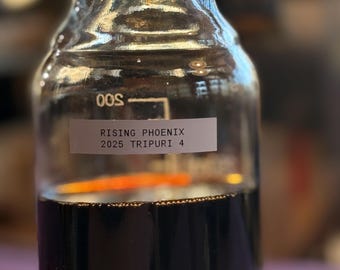 Tripuri 4 - 2025 - Tripura, India - Perfil de hierbas, chocolate con leche, heno y almizcle - Aceite puro de oud hindú