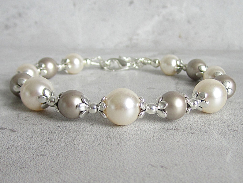 Taupe and Ivory Bridesmaid Bracelet, Taupe Wedding Pearl Jewellery, Beige Bridal Bracelets, Matching Pearl Sets, Platinum and Cream Rose 画像 1