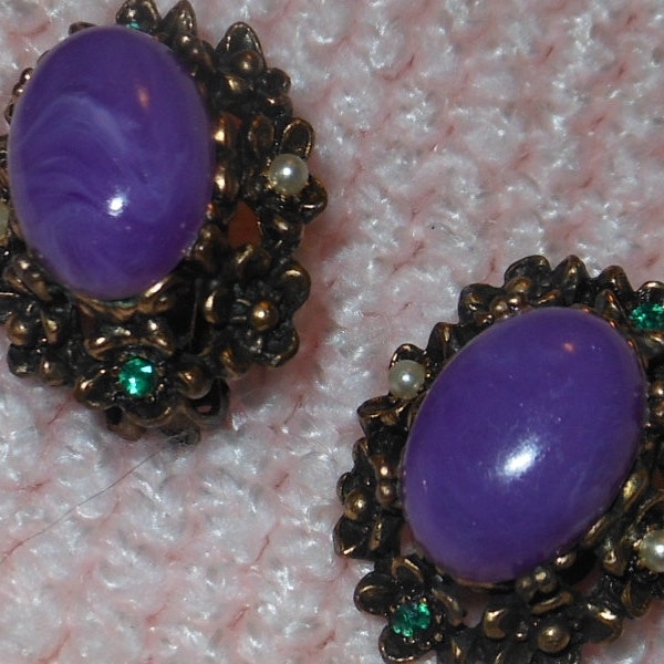 Vintage Antique Gold Tone Faux Pearl Rhinestone Purple Marbled Cabochon Clip On Earrings