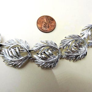 CVB (2110) Vintage LISNER Beautiful Bright Silver Tone Double Leaf Link Style Bracelet w/Fold Over Clasp