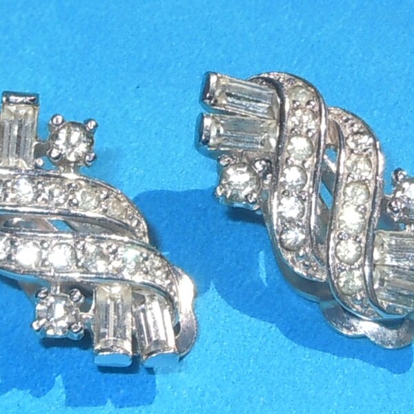 Beautiful Vintage PENNINO Silver Tone Clear Rhinestone & Baguette Clip On Earrings