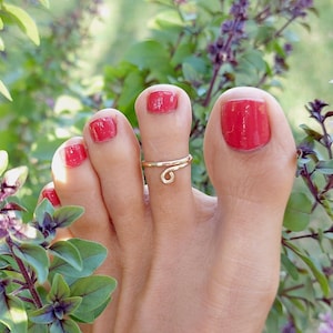 Adjustable Gold Toe Ring: Handmade 14k Gold-Filled Jewelry