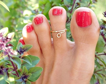 Adjustable Gold Toe Ring: Handmade 14k Gold-Filled Jewelry