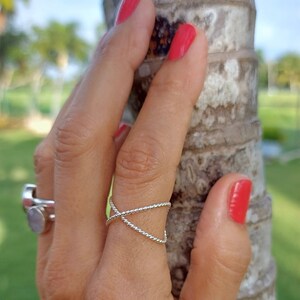 Thumb and index finger ring top